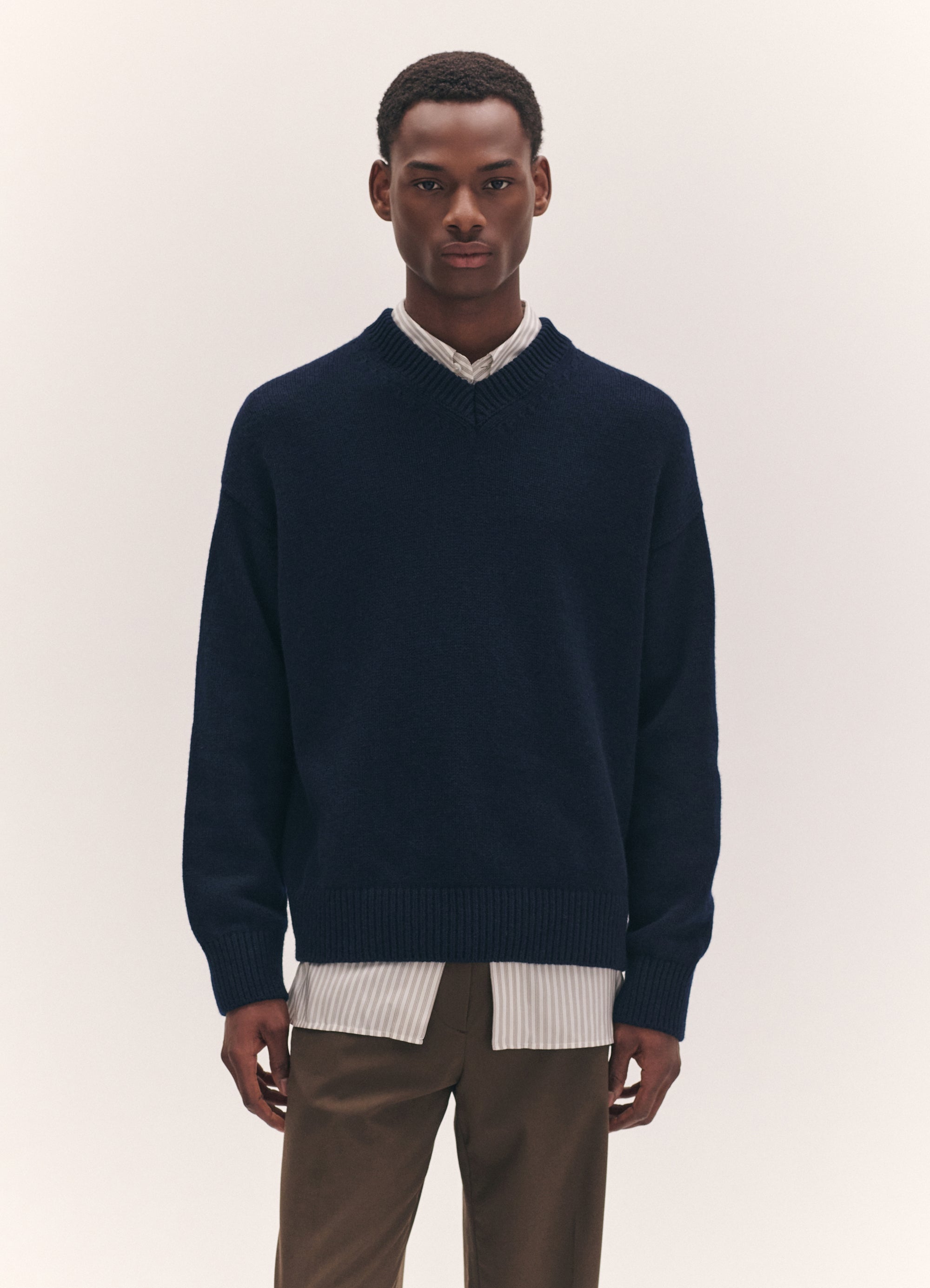 Mens Balla Slouch V-Neck in Dark Navy – &Daughter