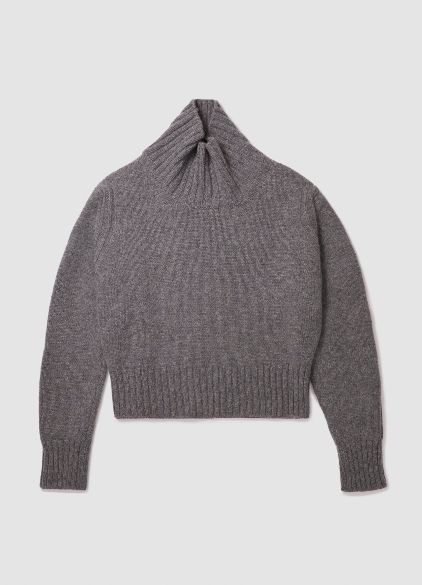 Can someone find me a jumper like this - short grey roll