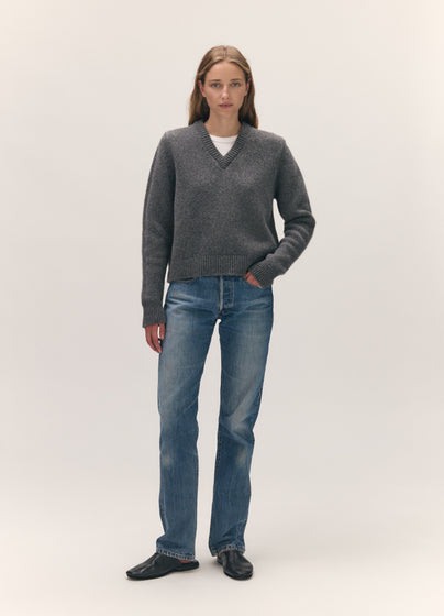 Glenn V-Neck in Derby Grey