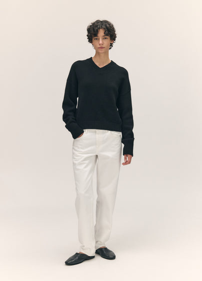 Sora Slouch V-Neck in Black