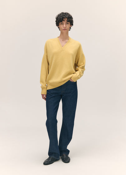 Innes Slouch V-Neck in Yellow