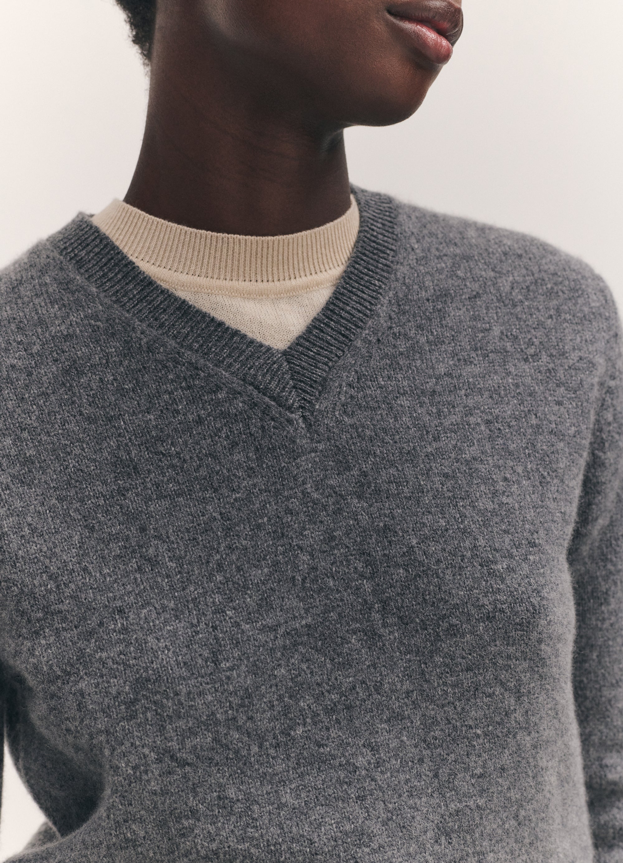 Sligo Shrunken V-Neck in Derby Grey – &Daughter