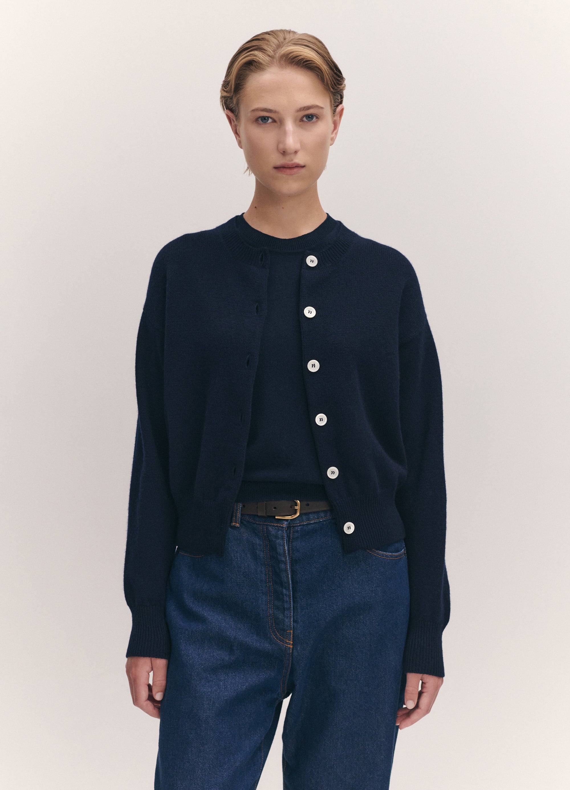 Ada Crewneck Cardigan in Navy – &Daughter