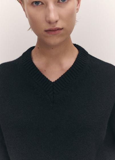 Balla Slouch V-Neck in Black