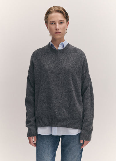 Innes Slouch Crewneck in Derby Grey