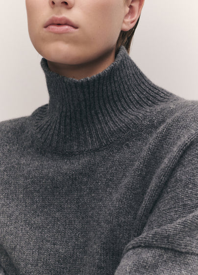 Balla High Neck in Derby Grey