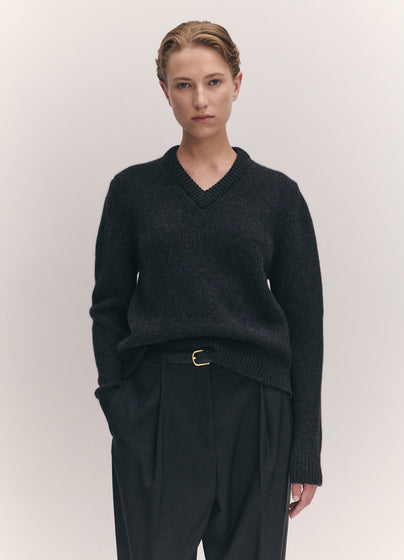 Glenn V-Neck in Charcoal