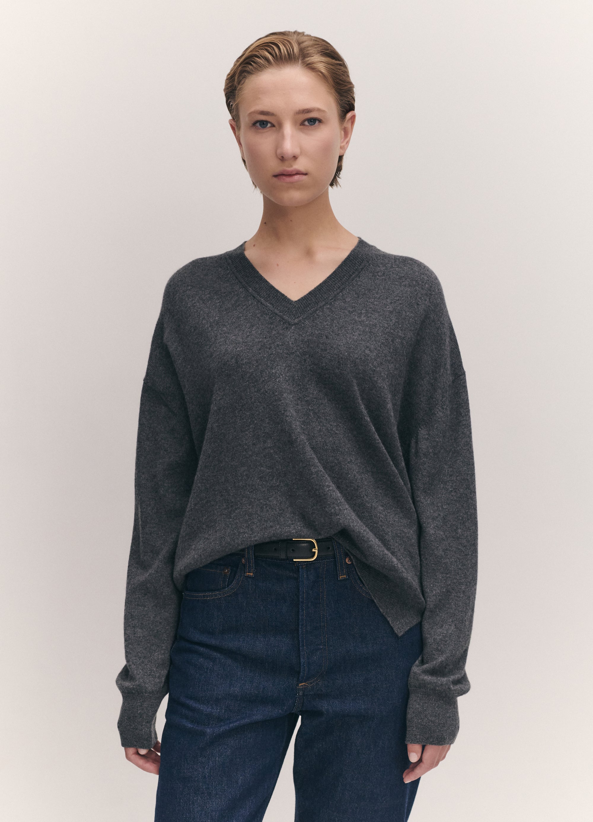 Tahra Cashmere V-Neck in Derby Grey – &Daughter