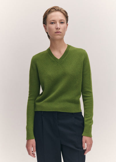 Sligo Shrunken V-Neck in Pickle Green