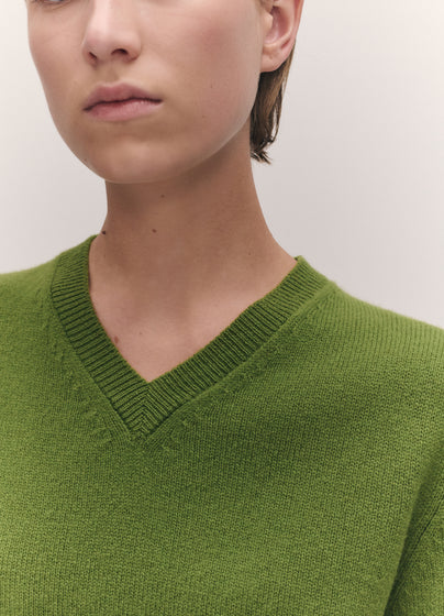 Sligo Shrunken V-Neck in Pickle Green