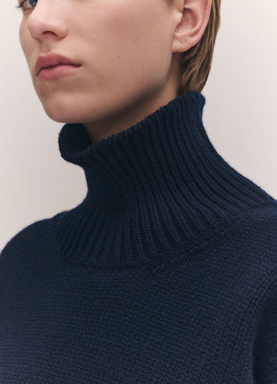 Caragh Crop High Neck in Navy