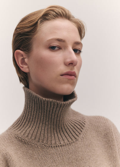 Caragh Crop High Neck in Dark Natural