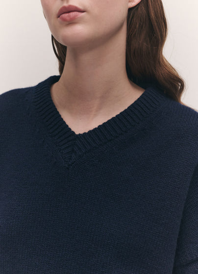 Balla Slouch V-Neck in Navy