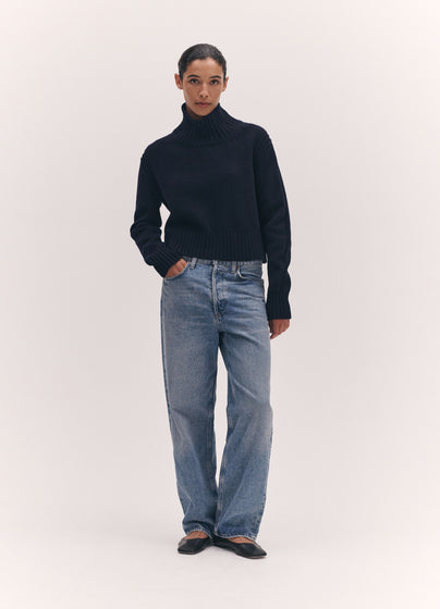 Fintra Crop High Neck in Navy