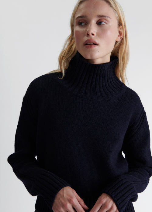 Fintra Lambswool Crop High Neck in Navy – &Daughter