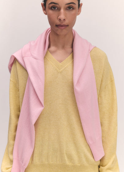 Tahra Cashmere V-Neck in Pale Yellow