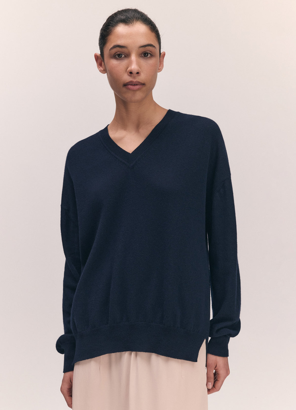 Tahra Cashmere V Neck Dark